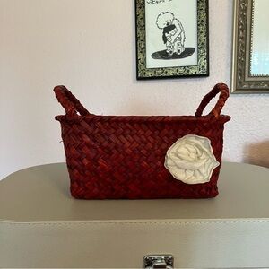 🧡 Free with purchase - Small Red Wicker Basket with Channel Flower